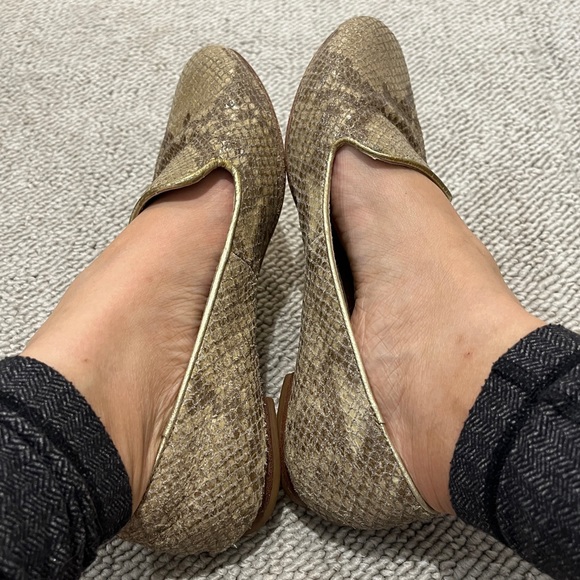 COACH Carrie Animal Snake Print Leather Loafer Flat Shoe Gold Metallic Lizard 7 - Picture 4 of 9